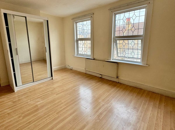 Room Pemdevon Road in London