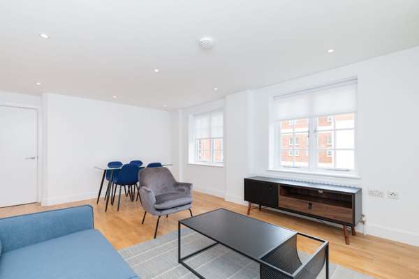Flat Pickard Street in Greater London