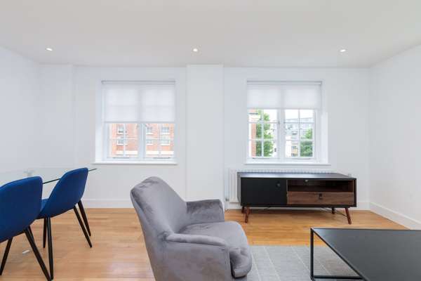 Flat Pickard Street in Greater London