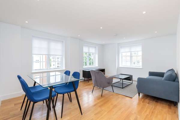Flat Pickard Street in Greater London