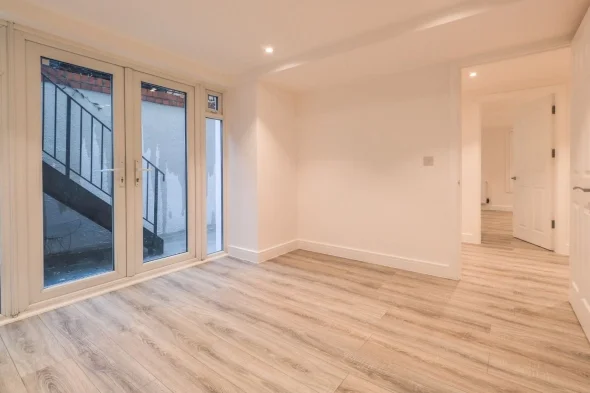Flat Jubilee Street in Greater London
