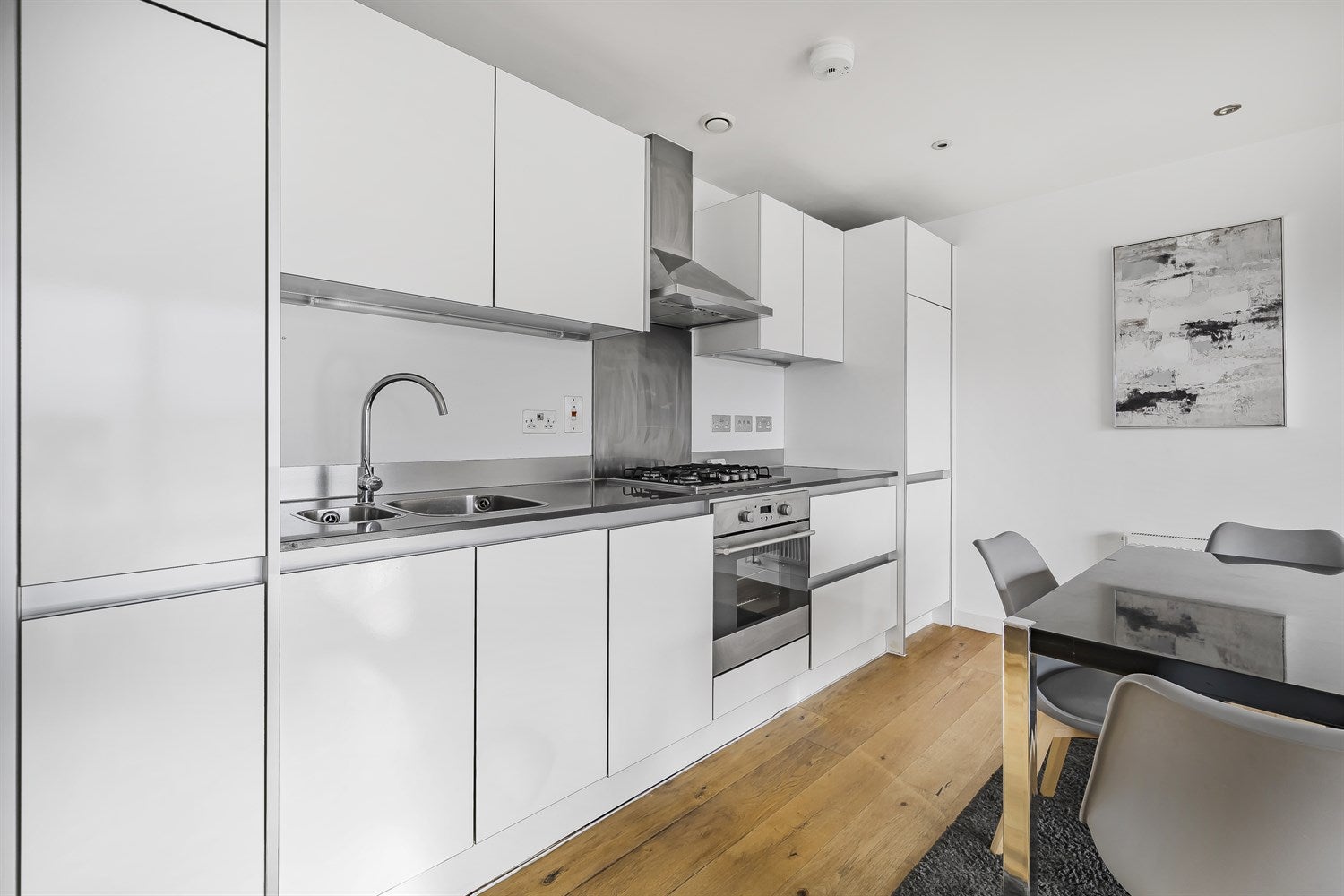 Flat Eaton Place in Reading