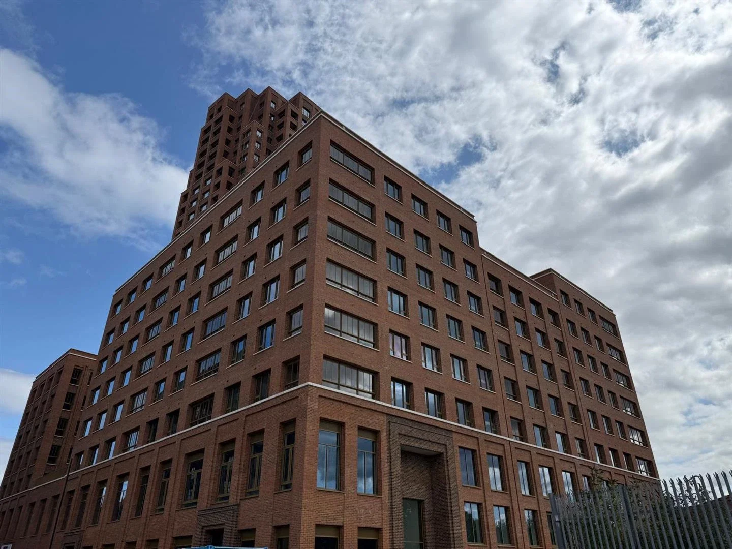 Flat Ilderton Road in Greater London