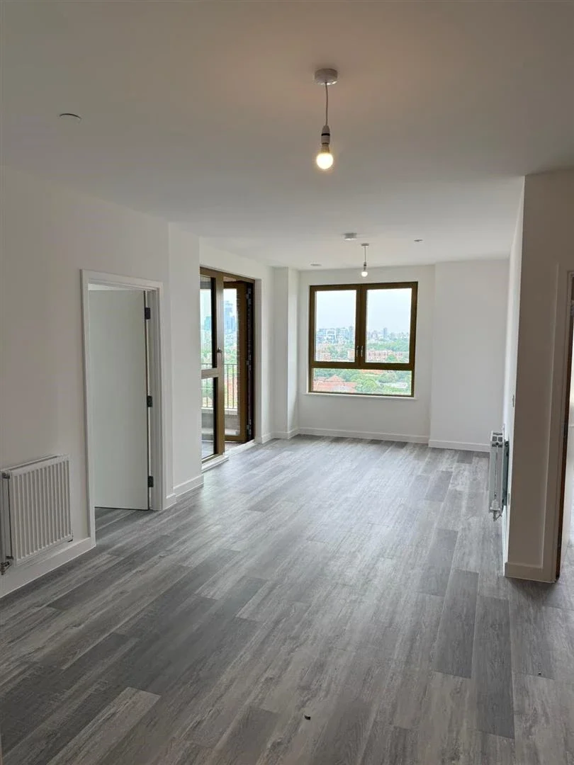Flat Ilderton Road in Greater London