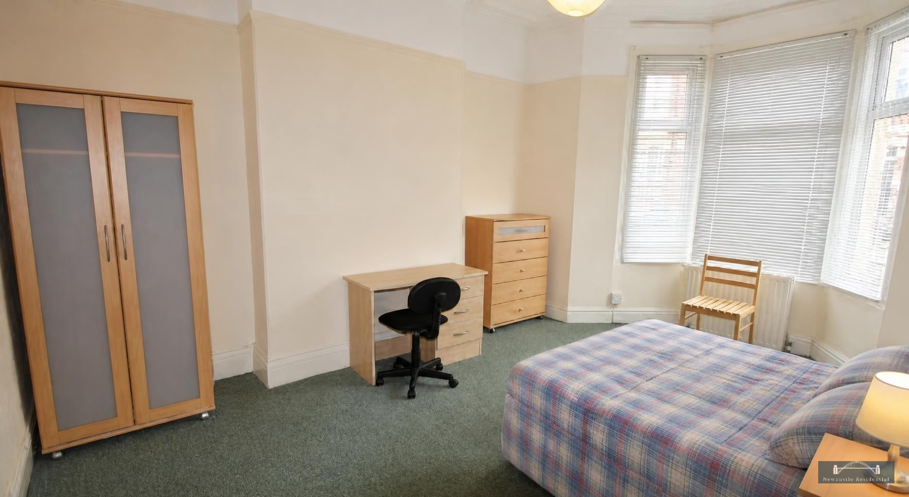 Flat Grosvenor Gardens in Newcastle upon Tyne