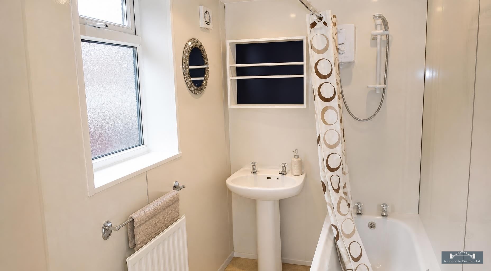 Flat Grosvenor Gardens in Newcastle upon Tyne