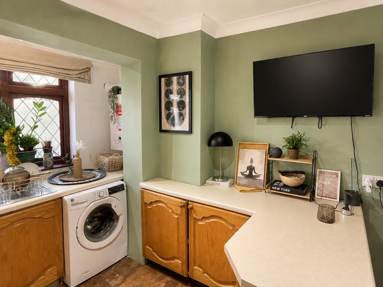 Room Pekin Close in Greater London