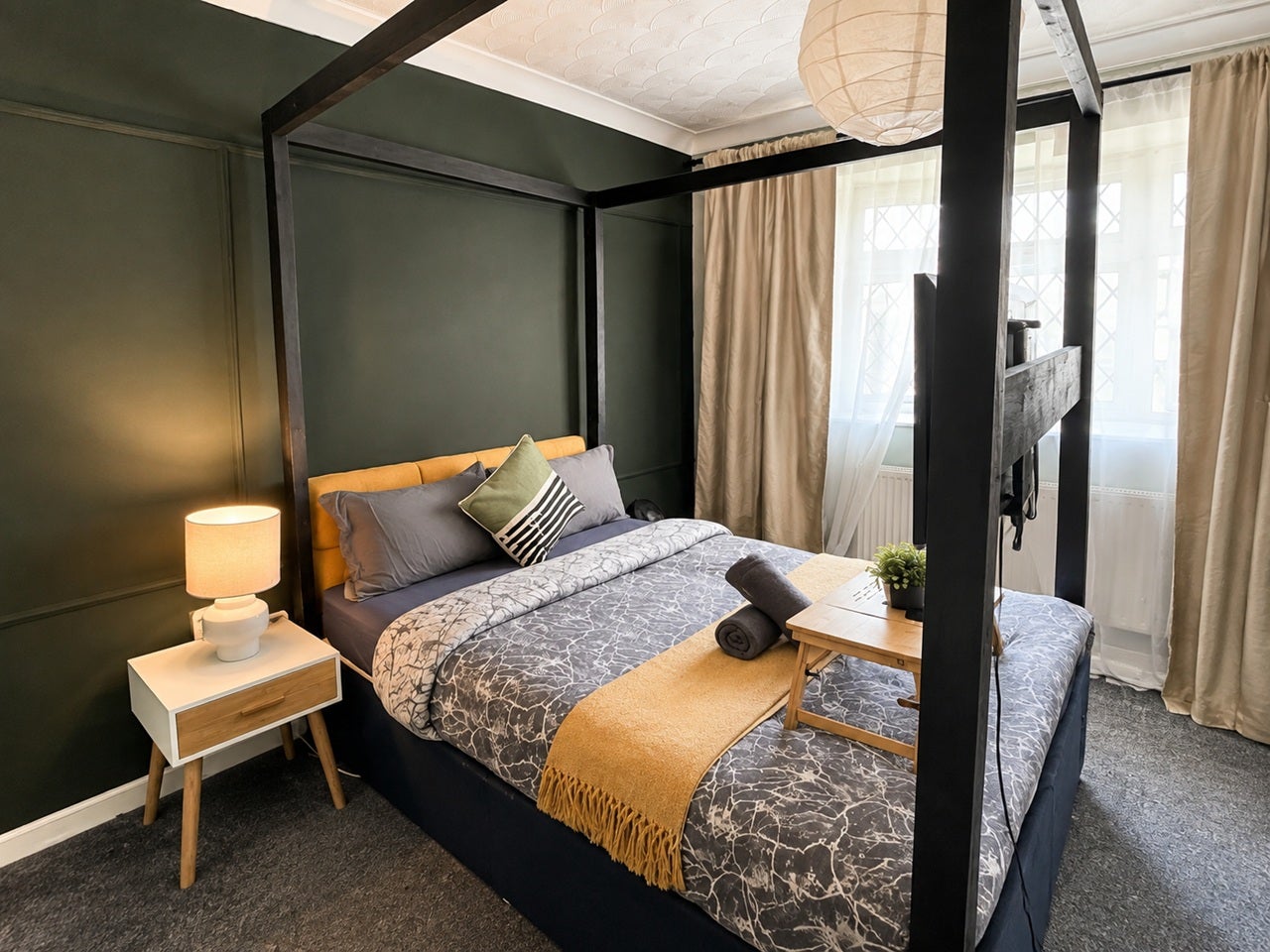 Room Pekin Close in Greater London
