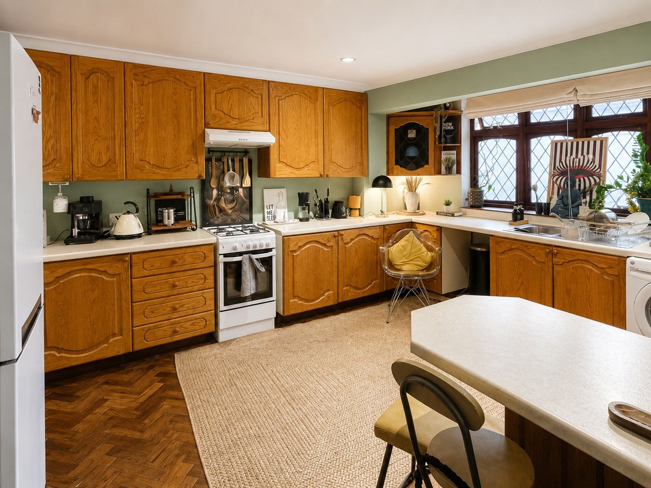 Room Pekin Close in Greater London