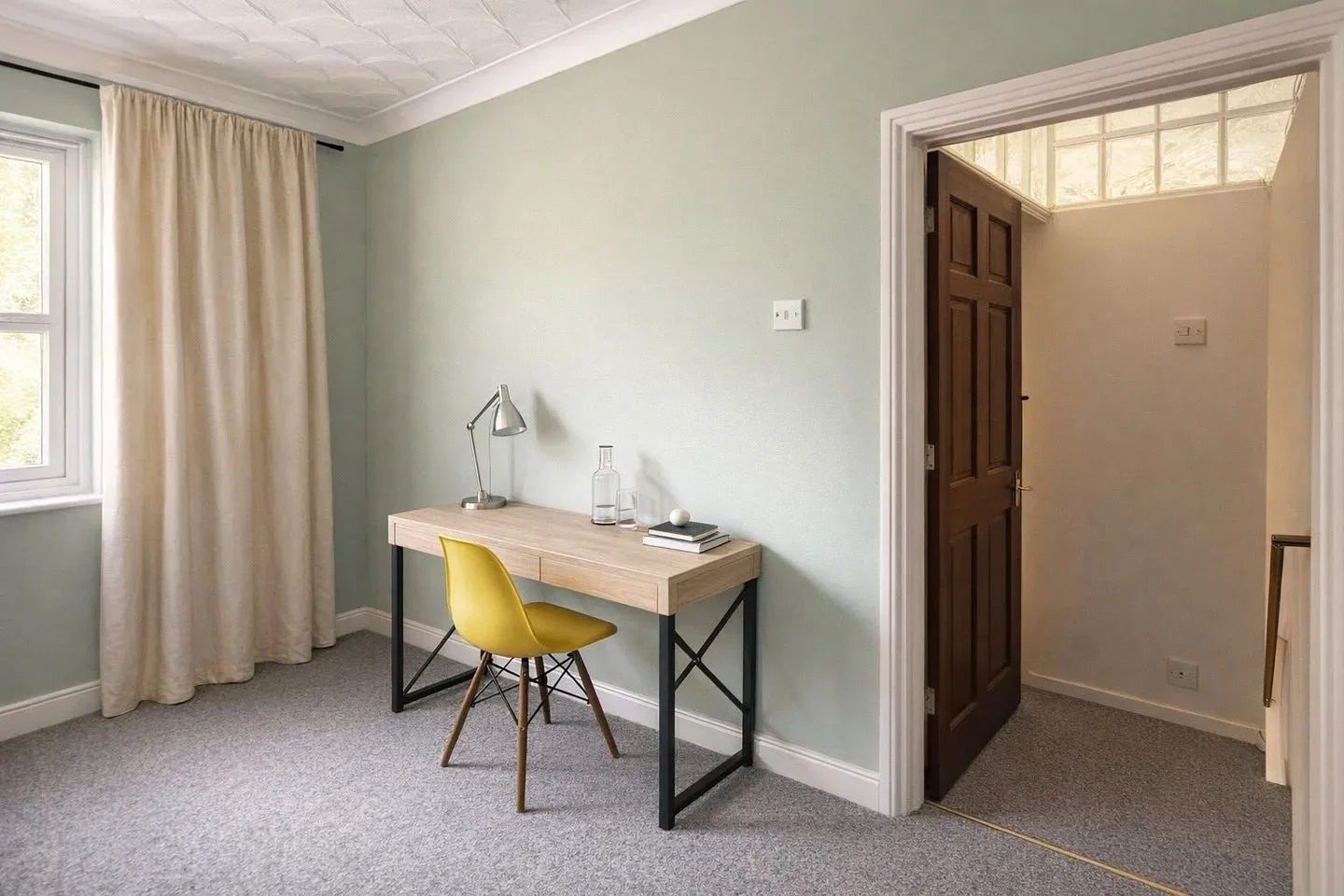 Room Pekin Close in Greater London