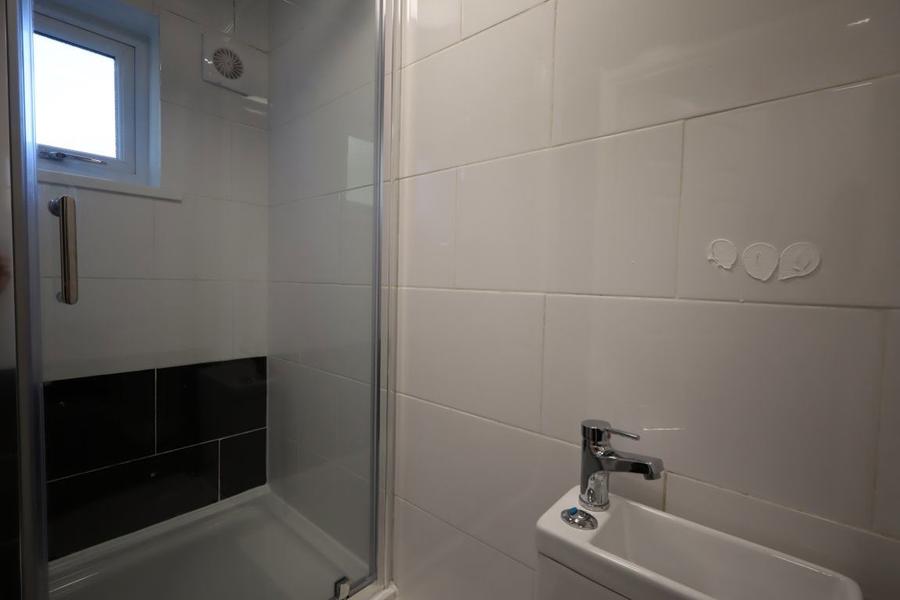 Room Langsett Grove in Sheffield