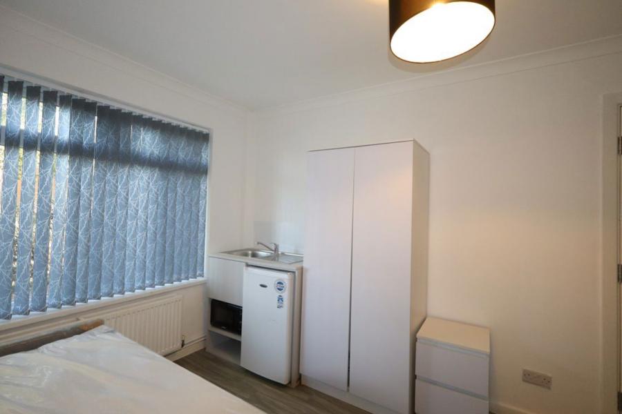Room Langsett Grove in Sheffield