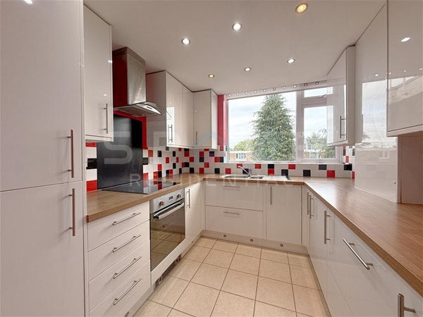 Flat Park Crescent in Hertsmere