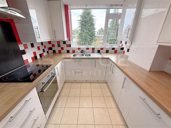 Flat Park Crescent in Hertsmere
