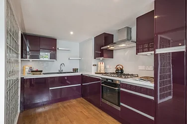 Flat Trinity Gardens in Greater London