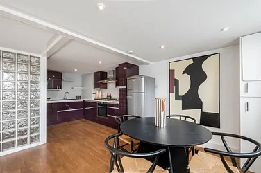 Flat Trinity Gardens in Greater London