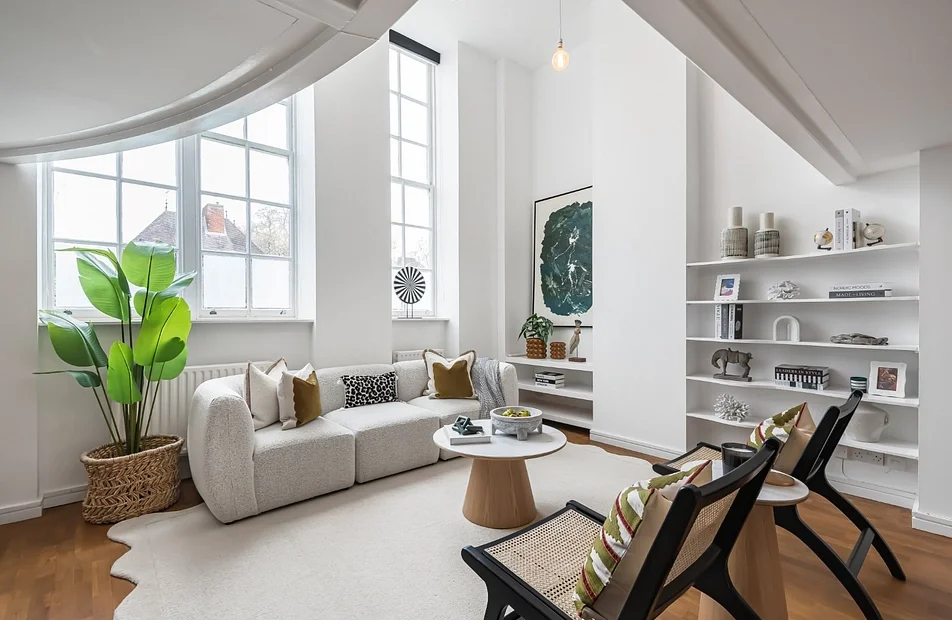 Flat Trinity Gardens in Greater London