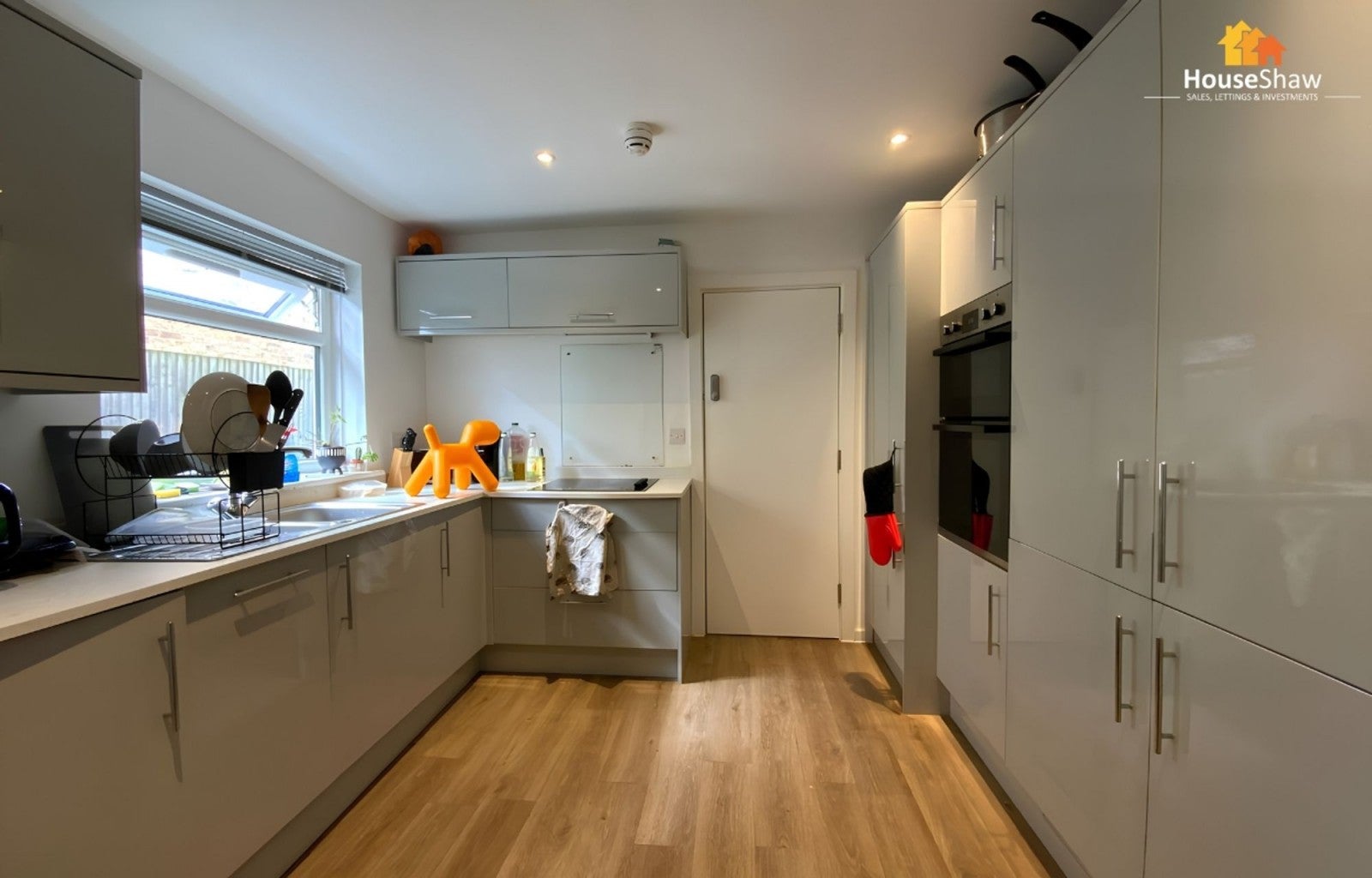 Room Hughenden Road in High Wycombe