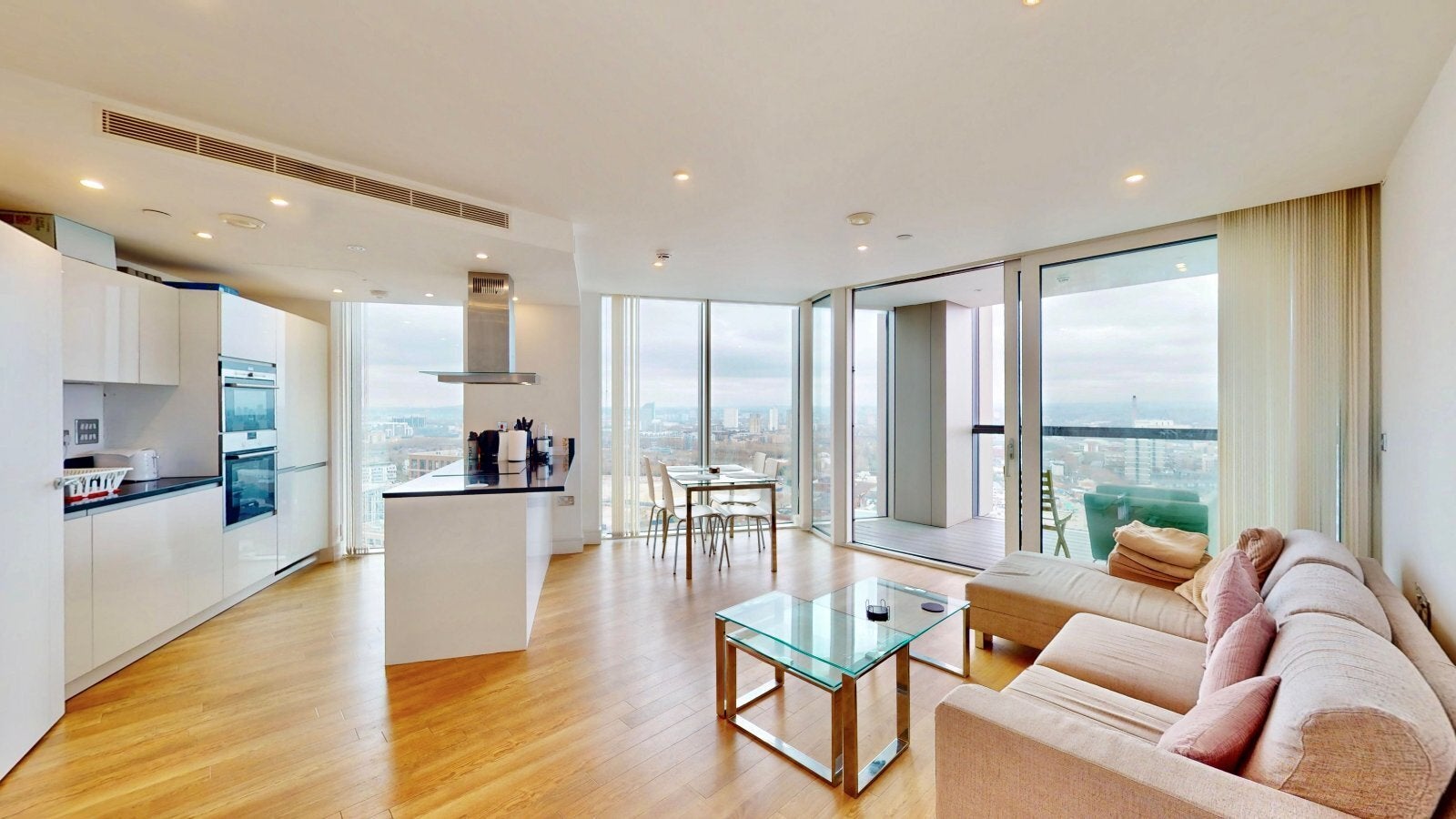 Flat Surrey Quays Road in Greater London