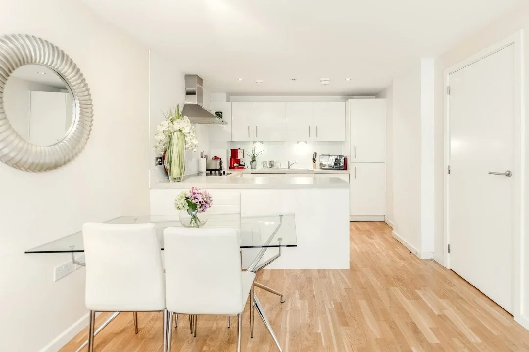 Flat Victoria Way in Woking