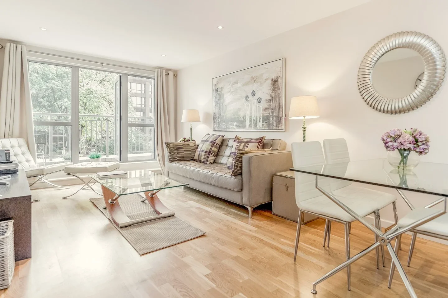 Flat Victoria Way in Woking