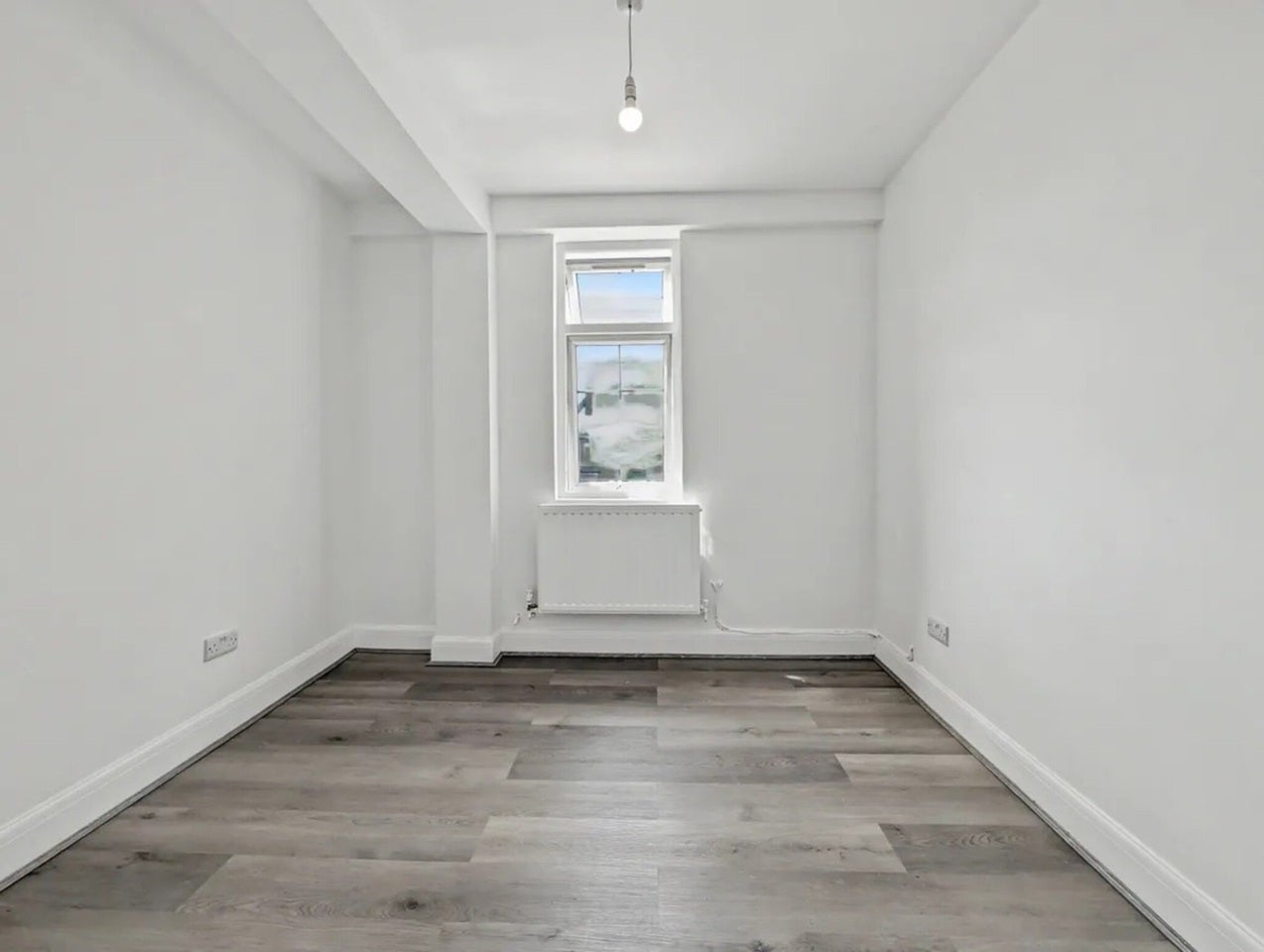 Flat Palatine Avenue in Greater London