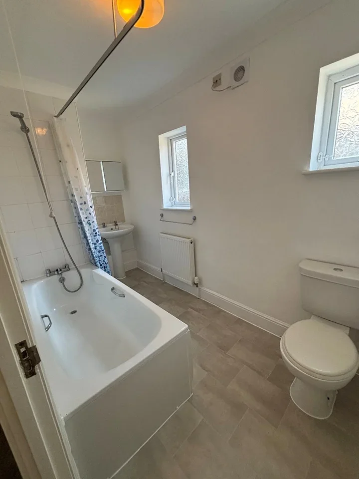 Flat Wennington Road in Greater London