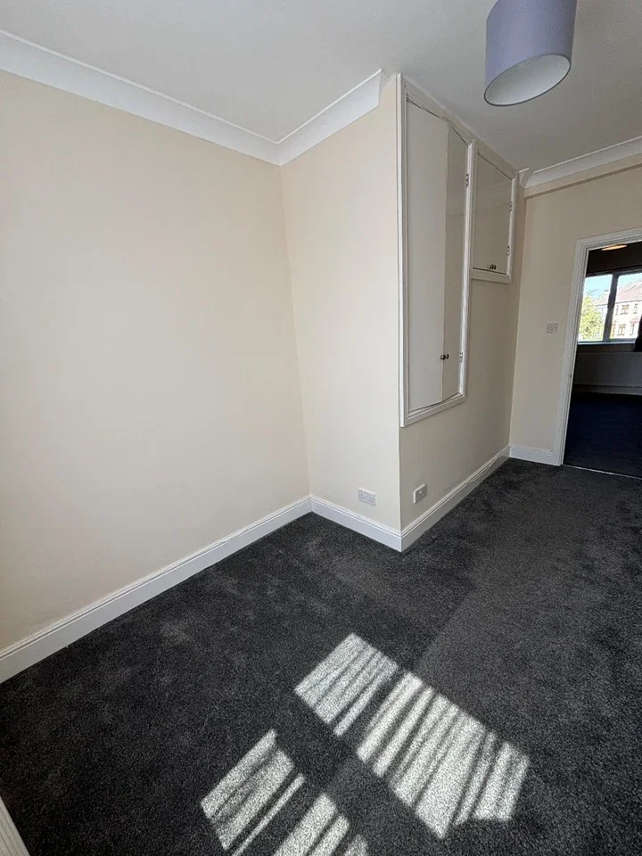 Flat Wennington Road in Greater London