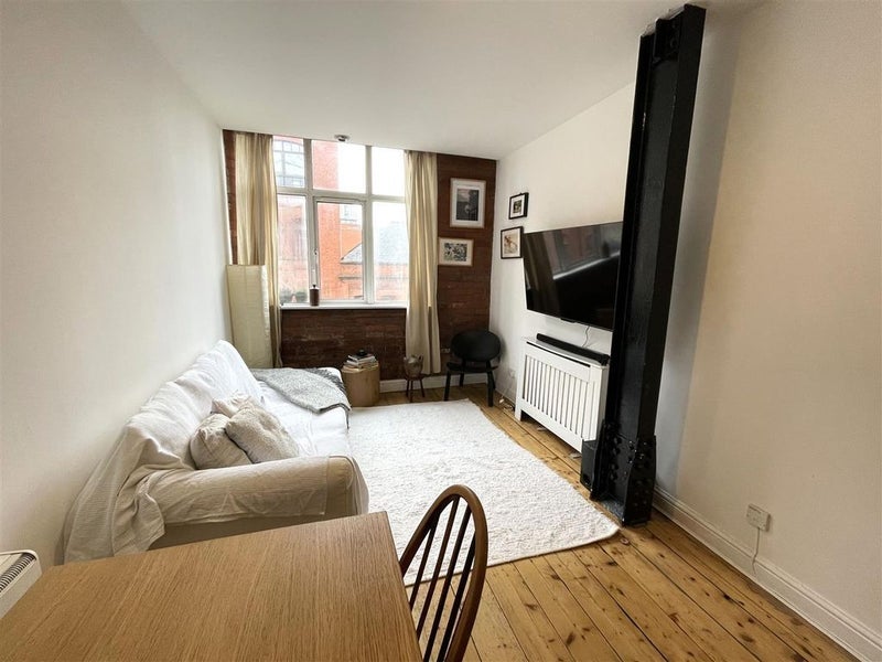 Flat Empress Street in Trafford