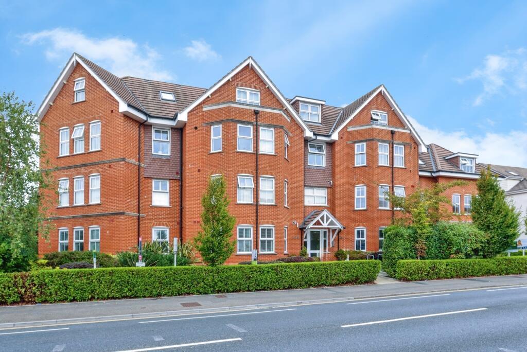 Flat Queens Road in Poole