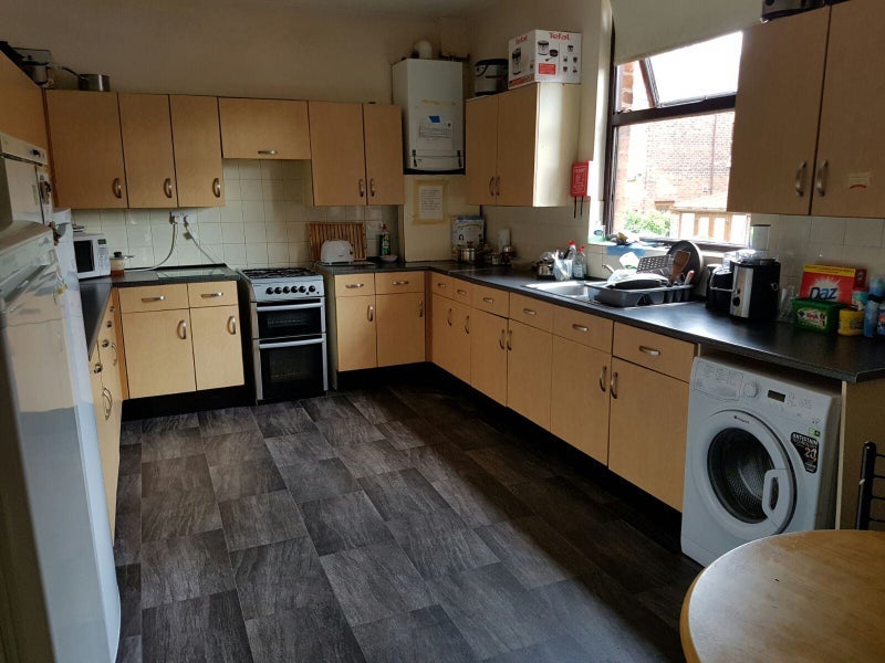 Room Brackenbury Road in Preston