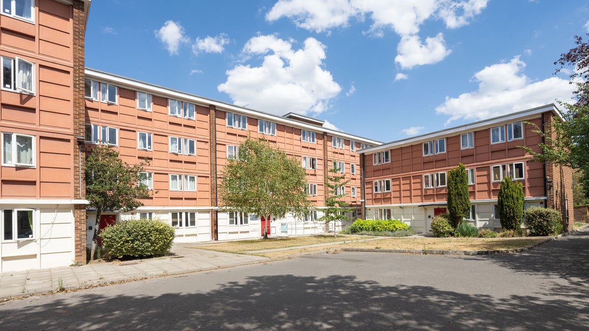 Room Flodden Road in Greater London