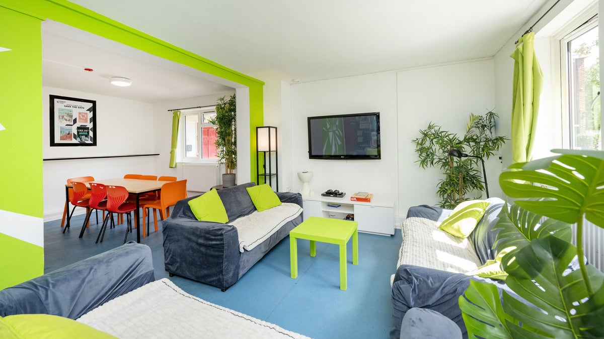 Room Flodden Road in Greater London