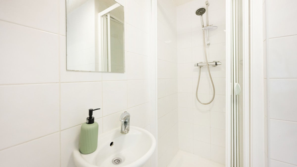 Room Flodden Road in Greater London