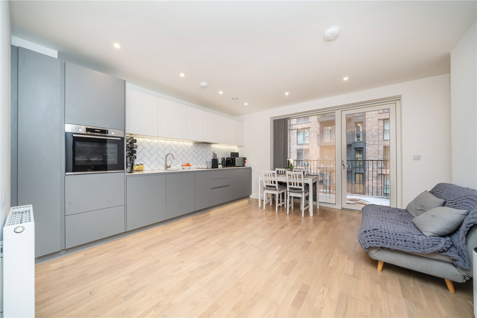 Flat Greenleaf Walk in Greater London