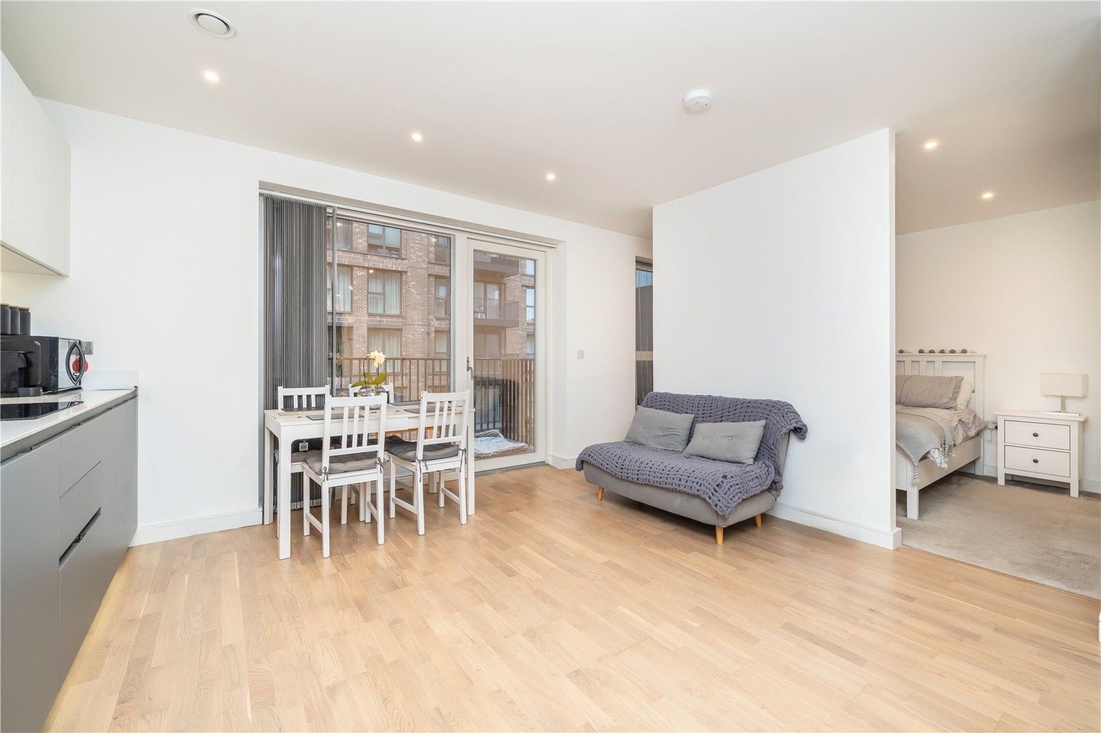 Flat Greenleaf Walk in Greater London