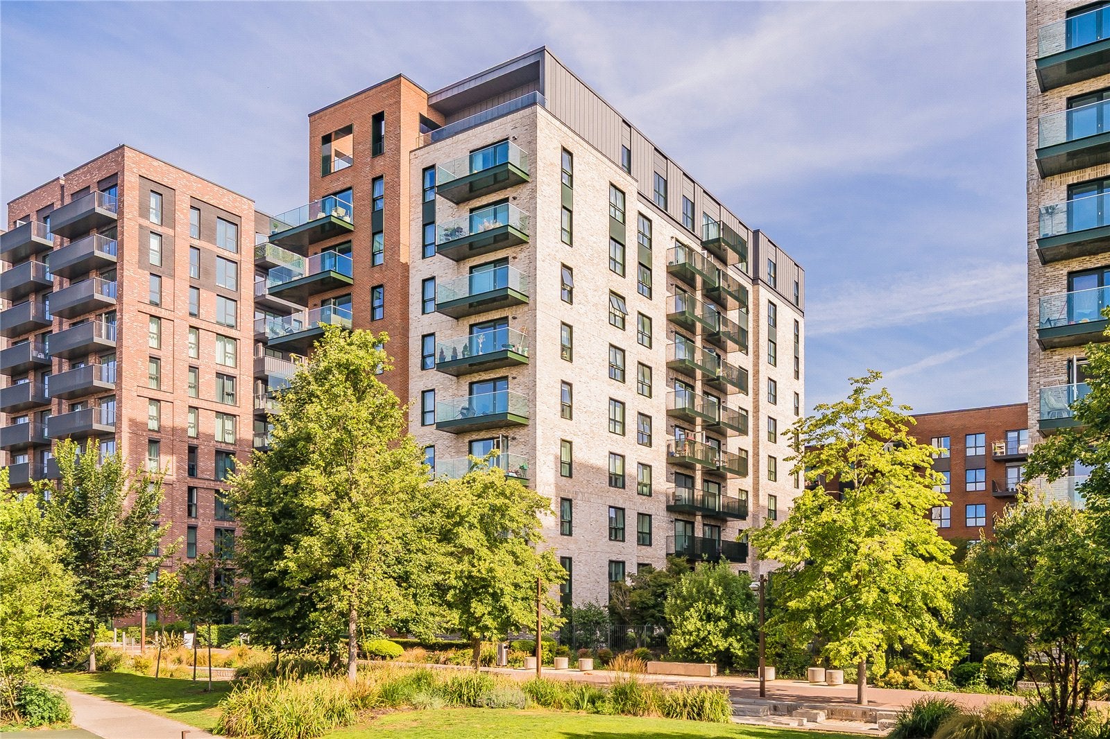 Flat Greenleaf Walk in Greater London