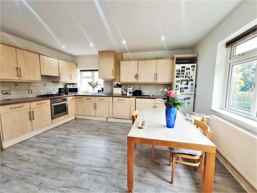 Flat Claire Gardens in Greater London