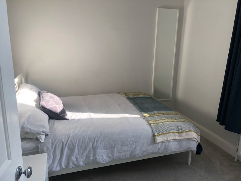 Room Poynders Road in Greater London