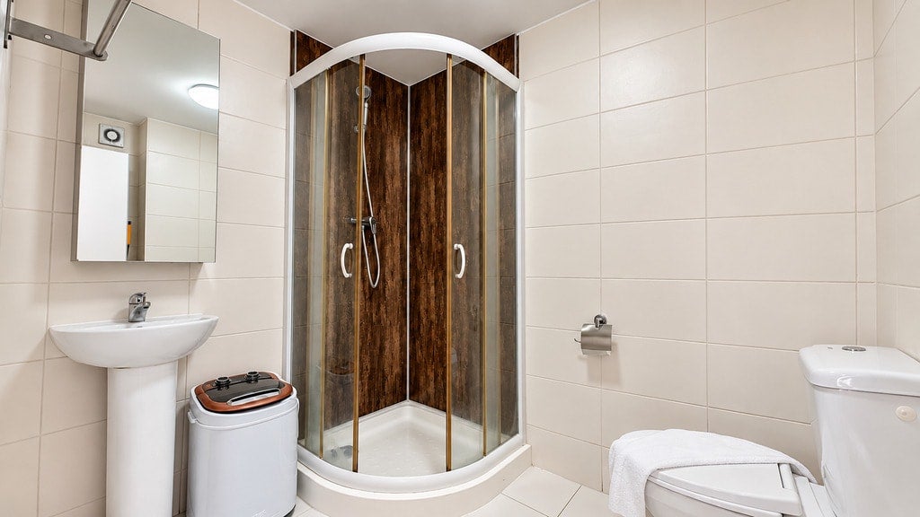 Flat Knaresborough Place in Greater London