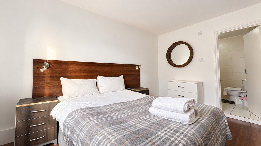 Flat Knaresborough Place in Greater London