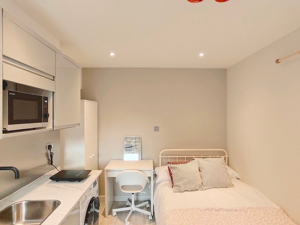 Flat Ernest Street in Greater London