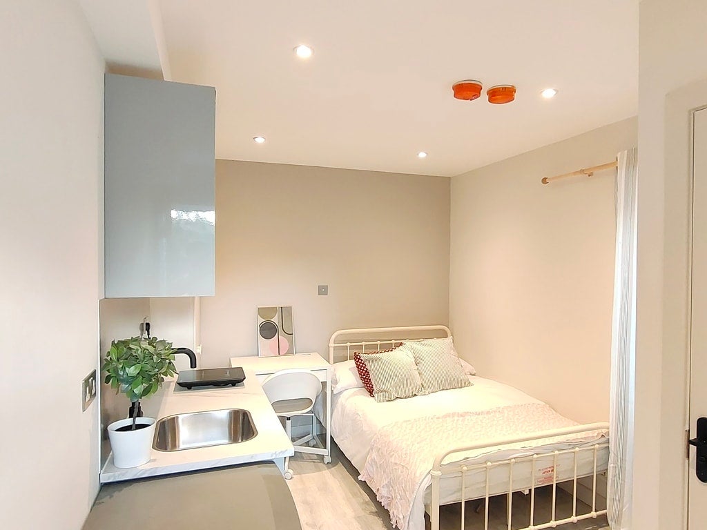 Flat Ernest Street in Greater London