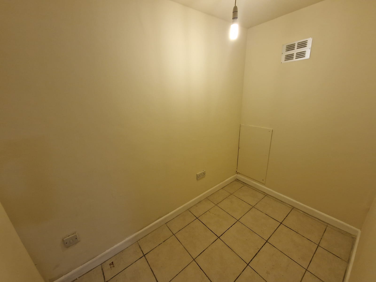 Flat Emscote Road in Warwick