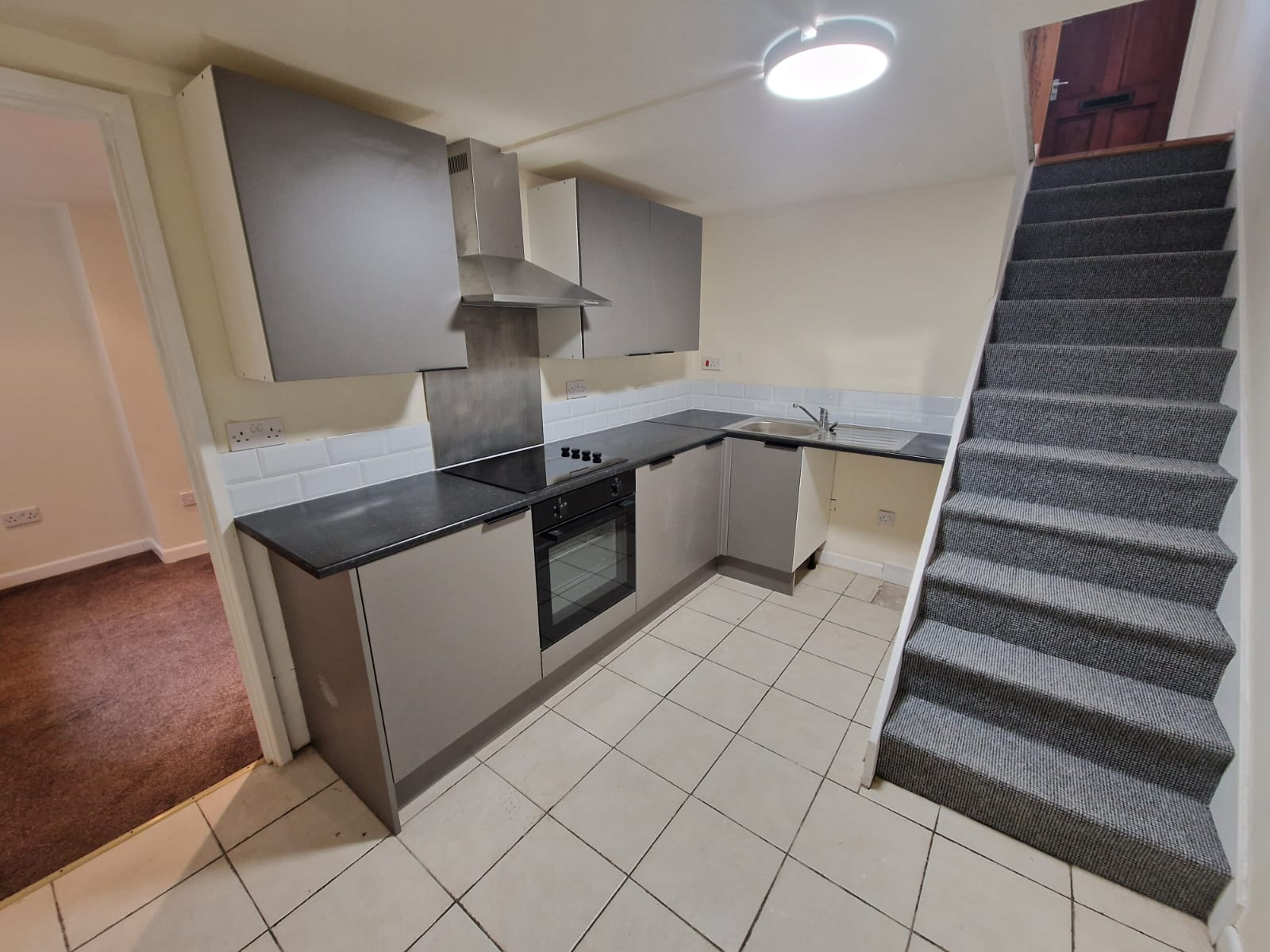 Flat Emscote Road in Warwick