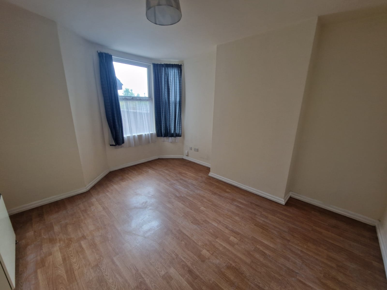 Flat Emscote Road in Warwick