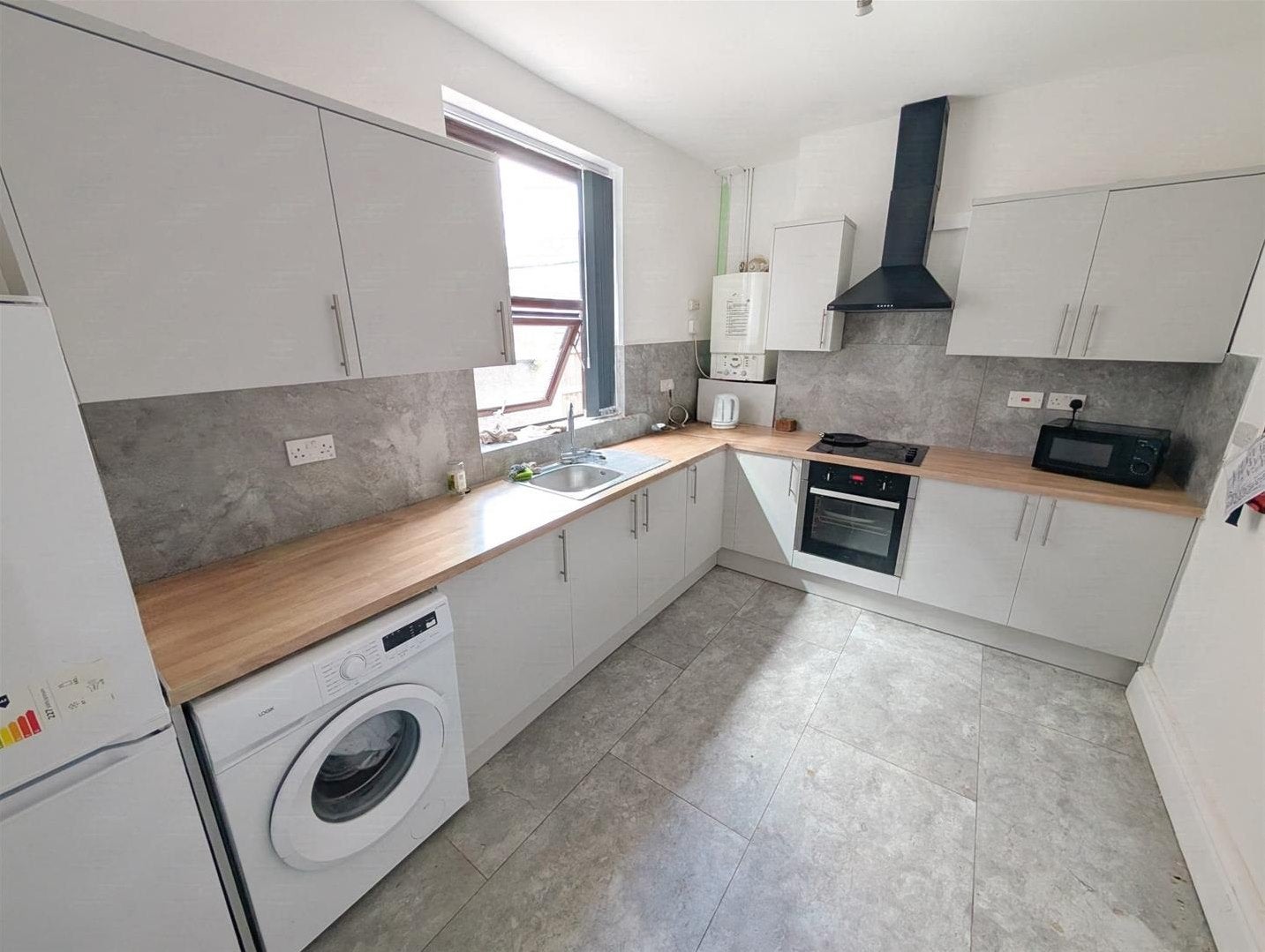 Room Cheetham Road in Salford