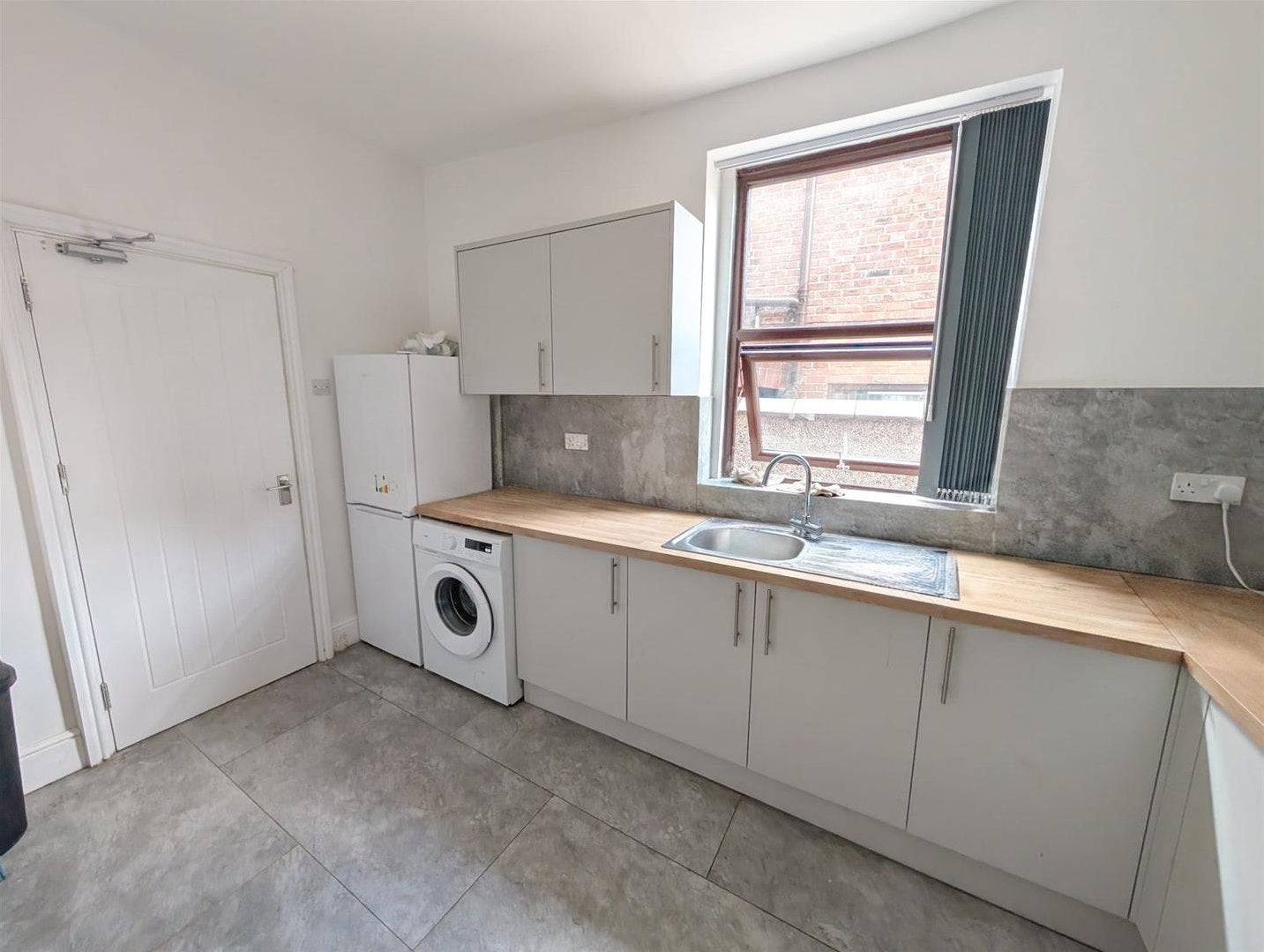 Room Cheetham Road in Salford