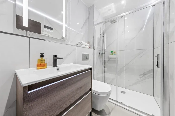 Flat Woodstock Road in Greater London