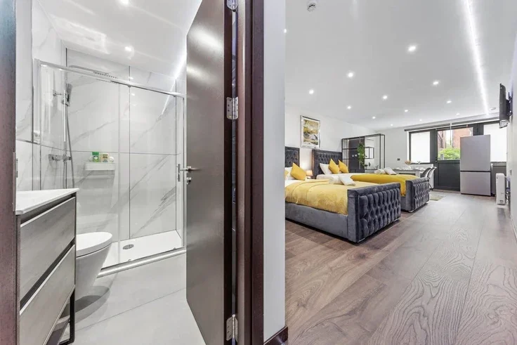 Flat Woodstock Road in Greater London